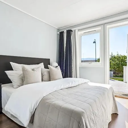 Moderne Naert Alesund * Valderoya